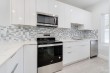 SPACIOUS & MODERN 3 BR TOWNHOME - EXCELLENT LOCATION!