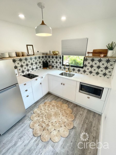 BOHO BEACH STUDIO 20 STEPS TO THE BEACH!