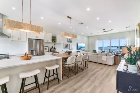 OCEAN CREST 14, OCEANFRONT TOWNHOME WITH STUDIO