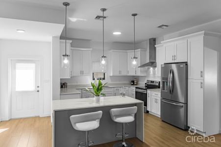 SPACIOUS MODERN 4BR W/ EN-SUITES & BONUS ROOM