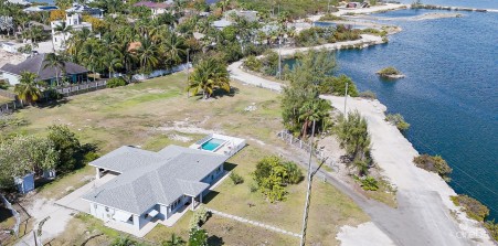 WATERVIEW HOME JUST OFF SMB CORRIDOR