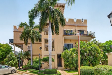 LANTERN POINT 3 BEDROOM CONDO W/OCEAN VIEW ROOFTOP TERRACE