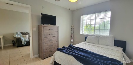 LAKESIDE--1BED/1BATH--MINUTES TO CAMANA BAY/SEVEN MILE BEACH