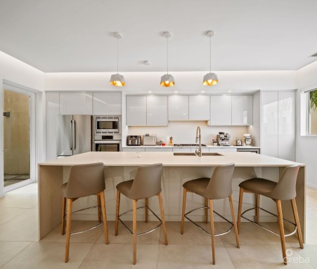 SOLARA #104 | LUXURY TOWNHOUSE IN CRYSTAL HARBOUR