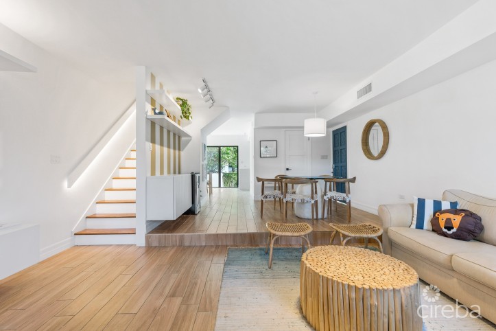 CANALFRONT 4 BED | 4.5 BATH - NEWLY RENOVATED GOVERNORS HARBOUR HOME