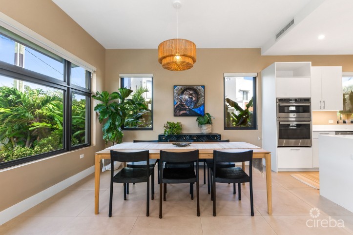 BLUE PALMS TOWNHOME 3  WITH ROOFTOP OCEAN VIEWS