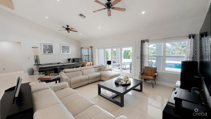 BIMINI DRIVE CANAL FRONT FAMILY HOME, GRAND HARBOUR