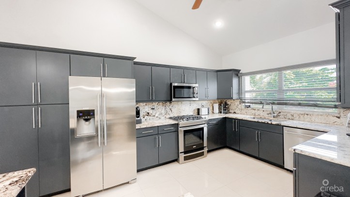 BIMINI DRIVE CANAL FRONT FAMILY HOME, GRAND HARBOUR