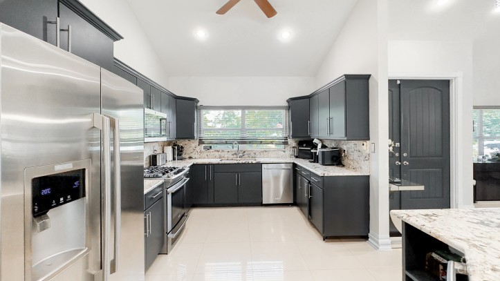 BIMINI DRIVE CANAL FRONT FAMILY HOME, GRAND HARBOUR