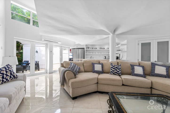 CAYMAN SANDS VILLAGE TOWNHOUSE 14, SEVEN MILE BEACH