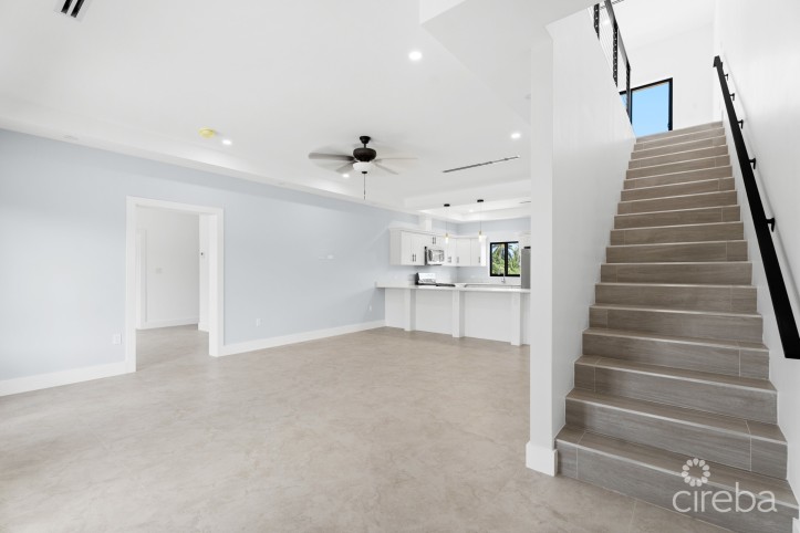 #1 BRAND NEW 3 BED 3.5 BATH DUPLEX -  LOOKOUT GARDENS