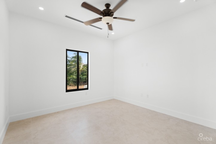 #1 BRAND NEW 3 BED 3.5 BATH DUPLEX -  LOOKOUT GARDENS