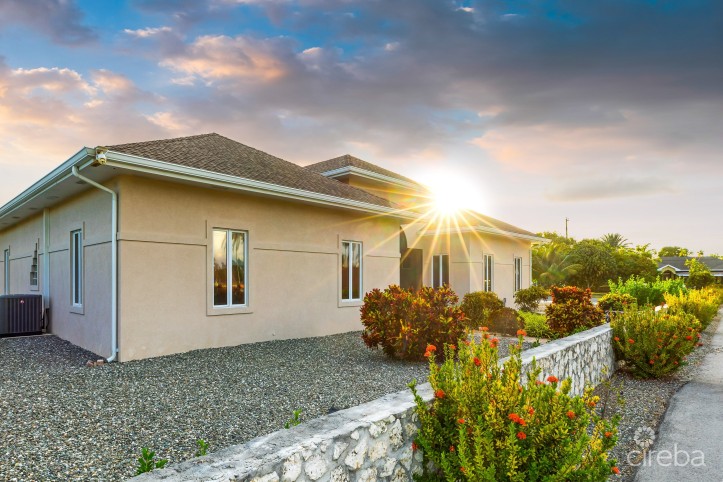 IMMACULATE 3BR FAMILY HOME W/ ADJACENT CANAL LOT