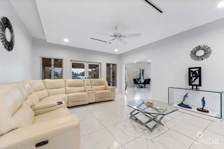 IMMACULATE 3BR FAMILY HOME W/ ADJACENT CANAL LOT