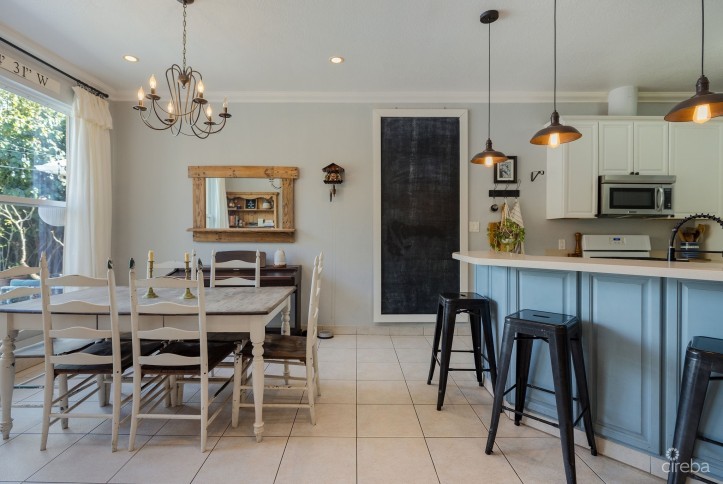 3 BEDROOM CANAL FRONT DUPLEX WITH POOL - 188 ABBEY WAY - UNIT 2