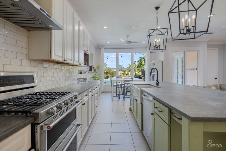 4 BEDROOM  CANAL FRONT DUPLEX WITH POOL - 188 ABBEY WAY UNIT 1