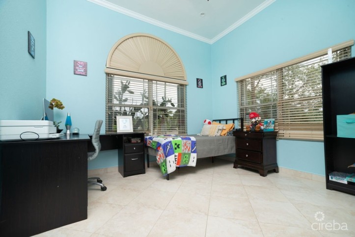 CANAL FRONT - FAMILY HOME SAVANNAH