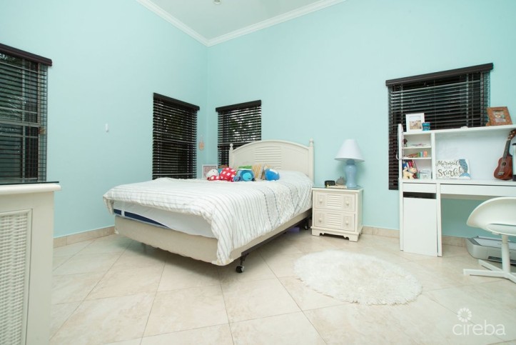 CANAL FRONT - FAMILY HOME SAVANNAH