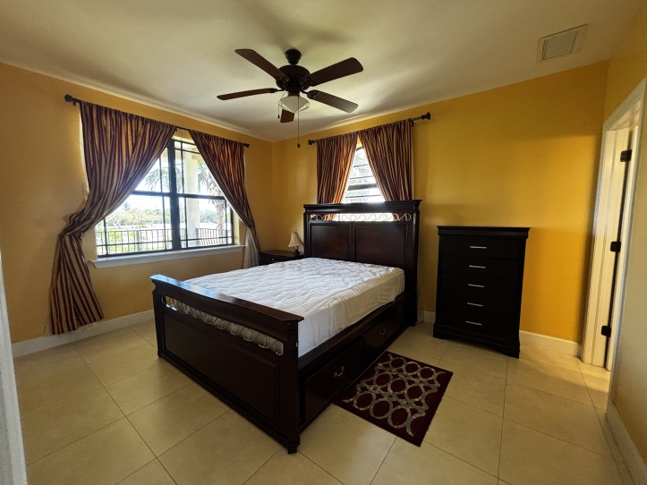 IMMACULATE 2 BEDROOM AT LANTERN POINT