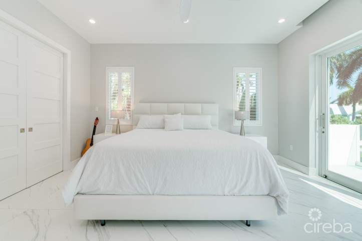 BRITANNIA ESTATES FAMILY HOME SEVEN MILE BEACH CORRIDOR