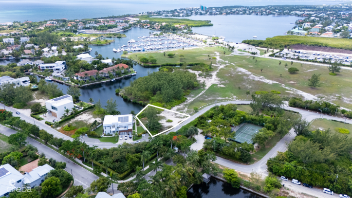 YACHT CLUB CANAL FRONT PARCEL