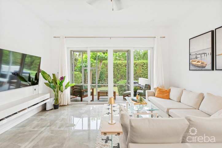 ELEVEN PARC TOWNHOME – PRIME LOCATION IN SEVEN MILE BEACH CORRIDOR