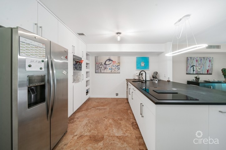 LAGUNA DEL MAR ON 7 MILE BEACH