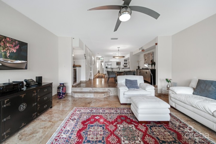 LAGUNA DEL MAR ON 7 MILE BEACH