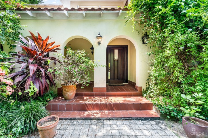 ANNE BONNY CRESCENT - CLASSIC COLONIAL WITH OUTDOOR ENTERTAINING