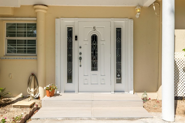 RALEIGH QUAY, GOVERNORS HARBOUR 1 BEDROOM APARTMENT