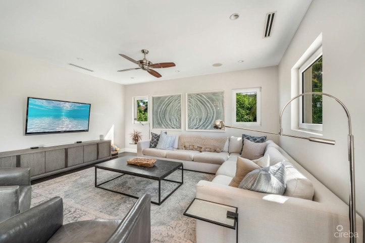 HOYA QUAY 35, CRYSTAL HARBOUR