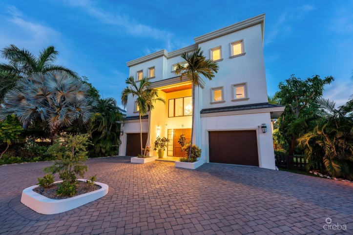 HOYA QUAY 35, CRYSTAL HARBOUR