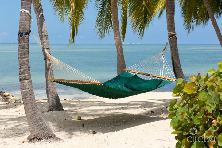 GO BRAGH - KAIBO BEACHFRONT HOME WITH DOCK AND POOL