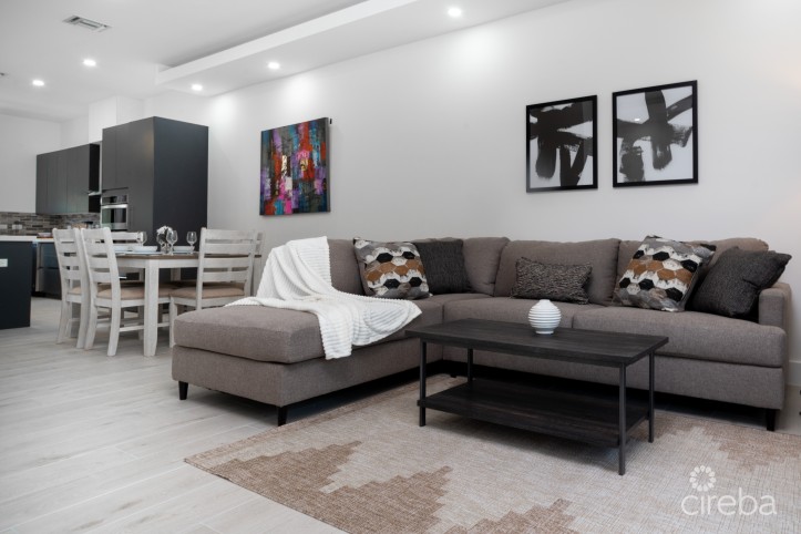 ACROSS FROM BEACH--SOUTH SOUND--3BED/3.5BATH TOWNHOUSE--FENCED YARD--THE MANTRAS