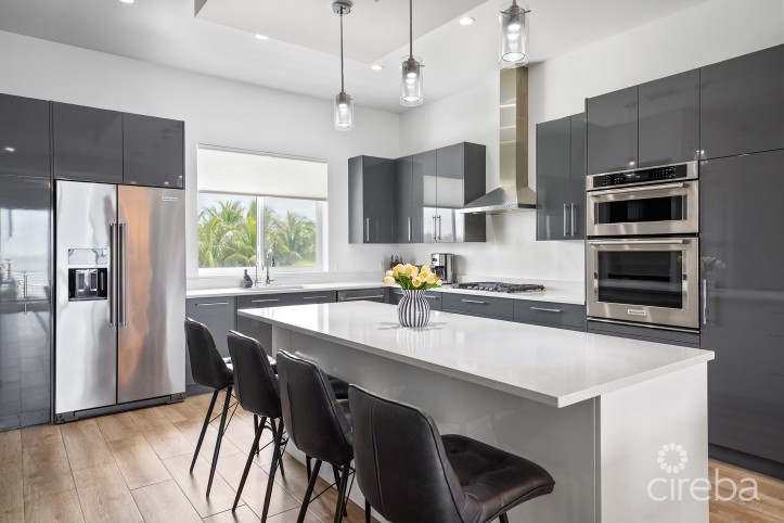 OCEAN CREST #21, GEORGE TOWN WATERFRONT