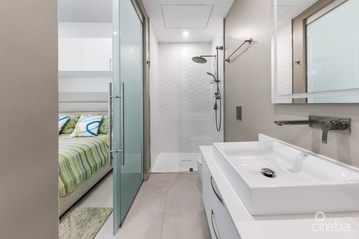 HARBOUR WALK TURNKEY BOUTIQUE CONDO