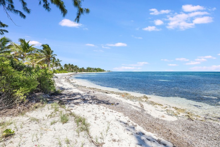 A CONTEMPORARY ISLAND ESCAPE ON RUM POINT DRIVE