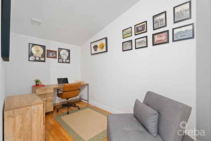 KINGS COURT EXECUTIVE HOME