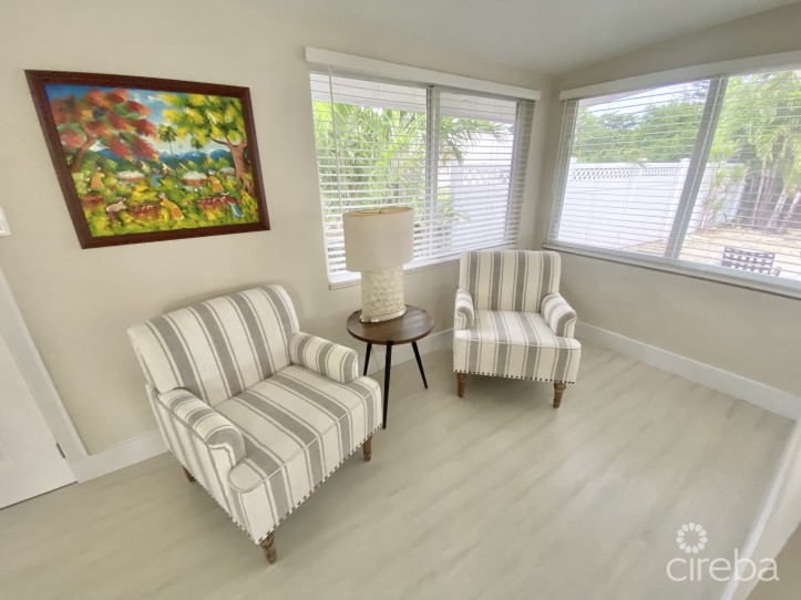 STUNNINGLY RENOVATED 3 BED +DEN HOME IN GEORGE TOWN