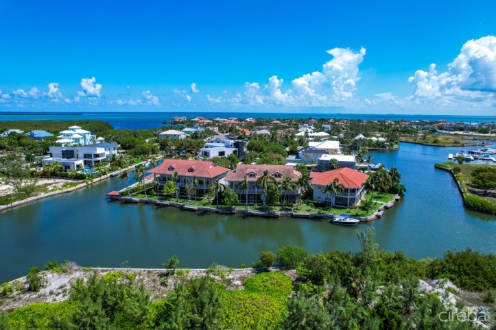 YACHT CLUB VILLAS W DOCK