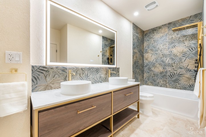 SUPERB VALUE AND VIEWS ON SPOTTS BEACH - 15 CORAL BAY VILLAGE