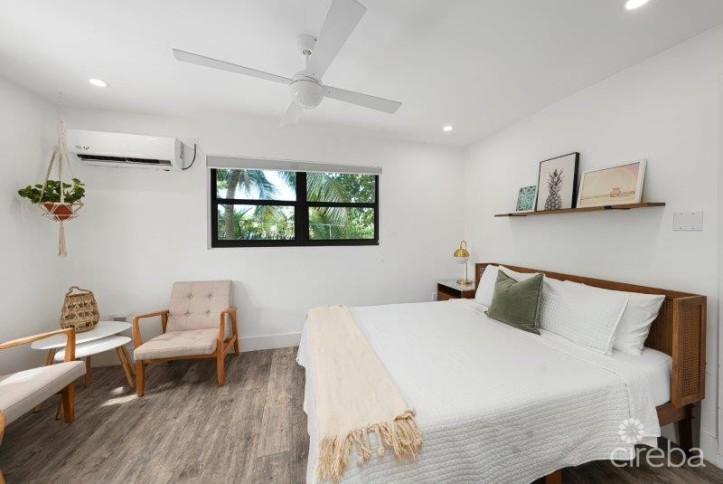 BOHO BEACH STUDIO 20 STEPS TO THE BEACH!