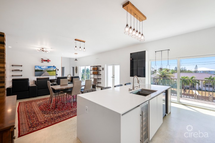 XL 3 BED WEST BAY DUPLEX WITH 2000 SQ FT OF STORAGE