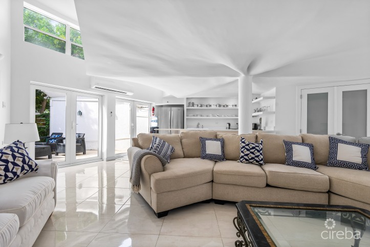 CAYMAN SANDS VILLAGE TOWNHOUSE 14, SEVEN MILE BEACH