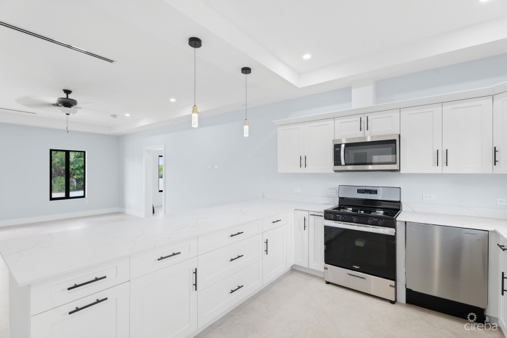 #1 BRAND NEW 3 BED 3.5 BATH DUPLEX -  LOOKOUT GARDENS