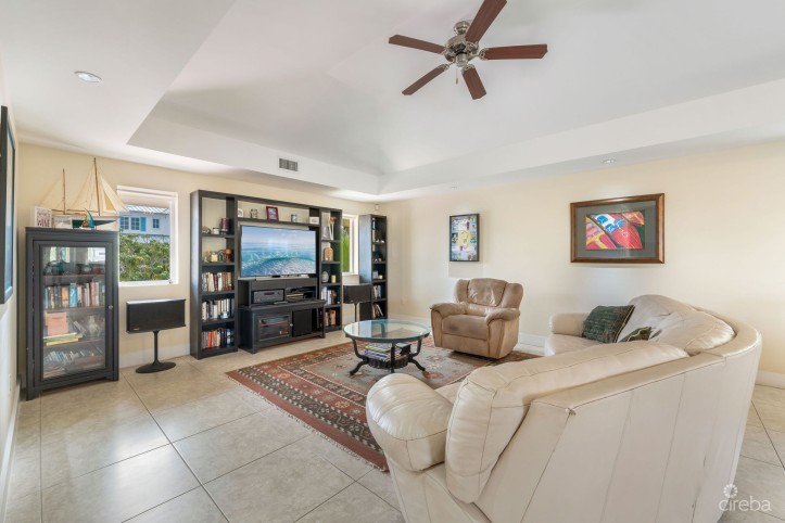 CRYSTAL HARBOUR CANAL FRONT HOME - 12 CRYSTAL DRIVE