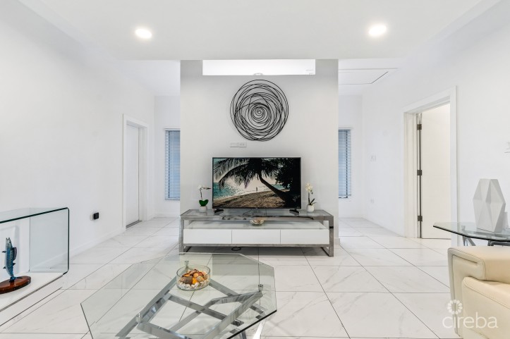 IMMACULATE 3BR FAMILY HOME W/ ADJACENT CANAL LOT