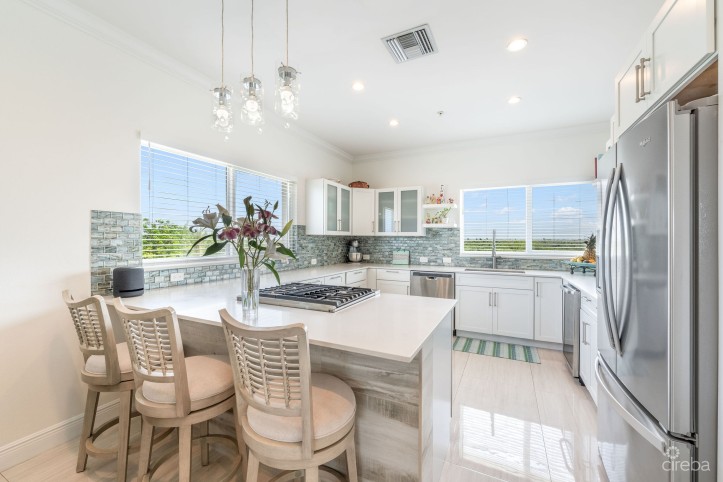 THE COTTAGES IN EAST END ~ BOUTIQUE HOTEL