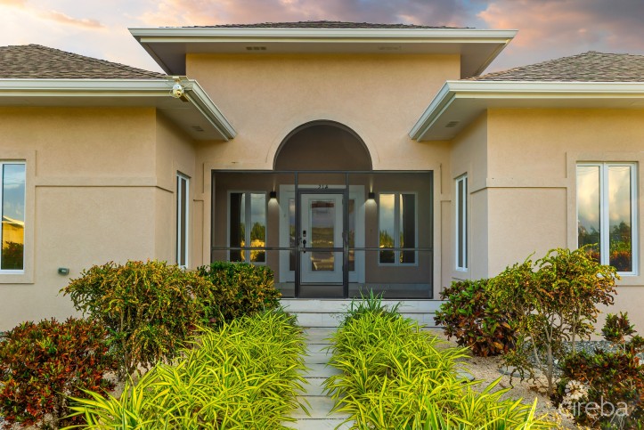 FULLY REMODELED 3BR FAMILY HOME IN NORTH SOUND ESTATES