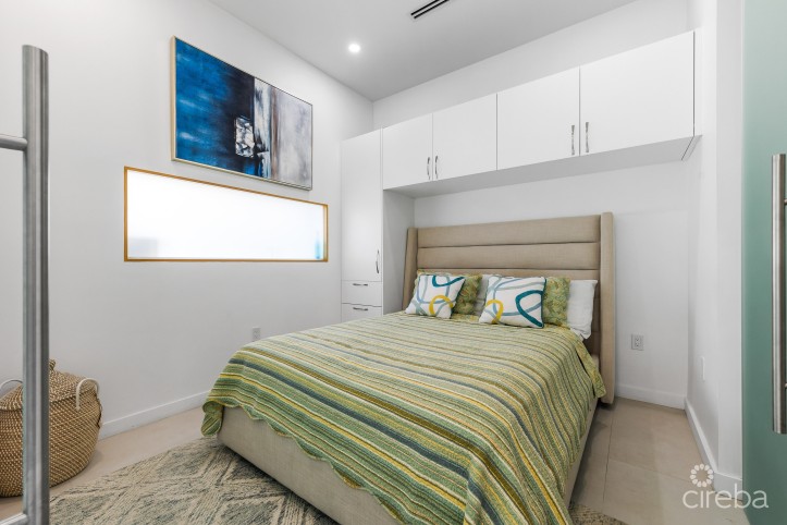 HARBOUR WALK TURNKEY BOUTIQUE CONDO